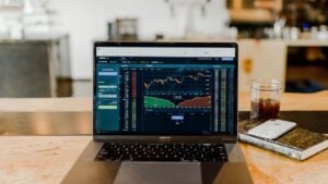 RSI vs Stochastic RSI: A Comprehensive Guide for Trading Beginners