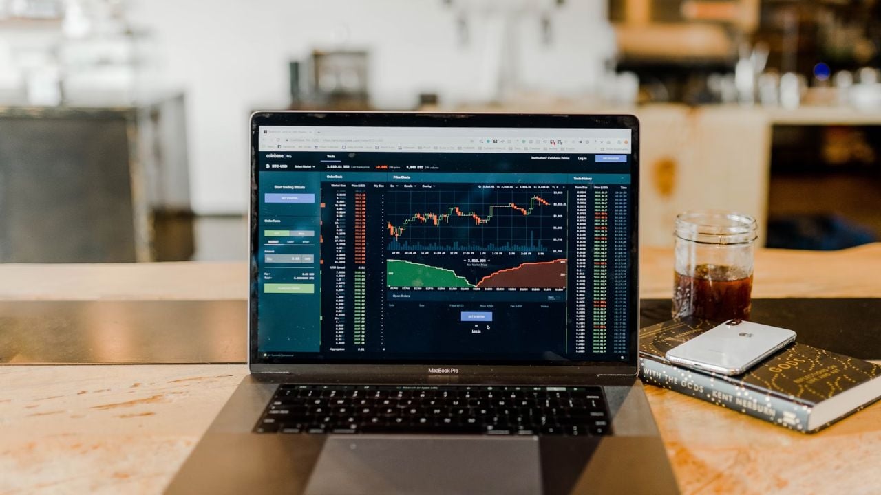 RSI vs Stochastic RSI: A Comprehensive Guide for Trading Beginners